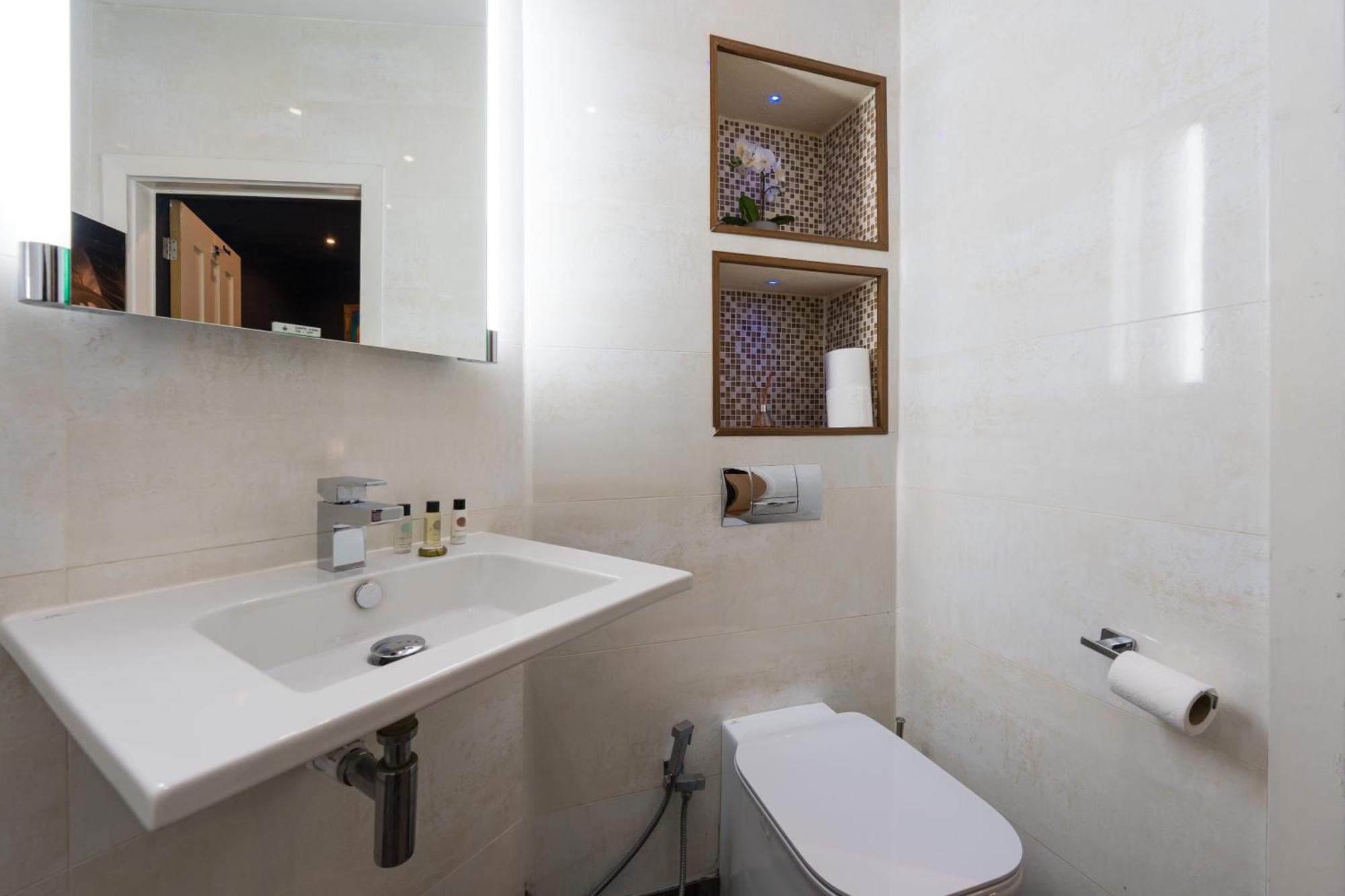 City Retreat, Spacious 4 Bed House, Games Room, Parking, Hot Tub & Bbq 卡迪夫 外观 照片