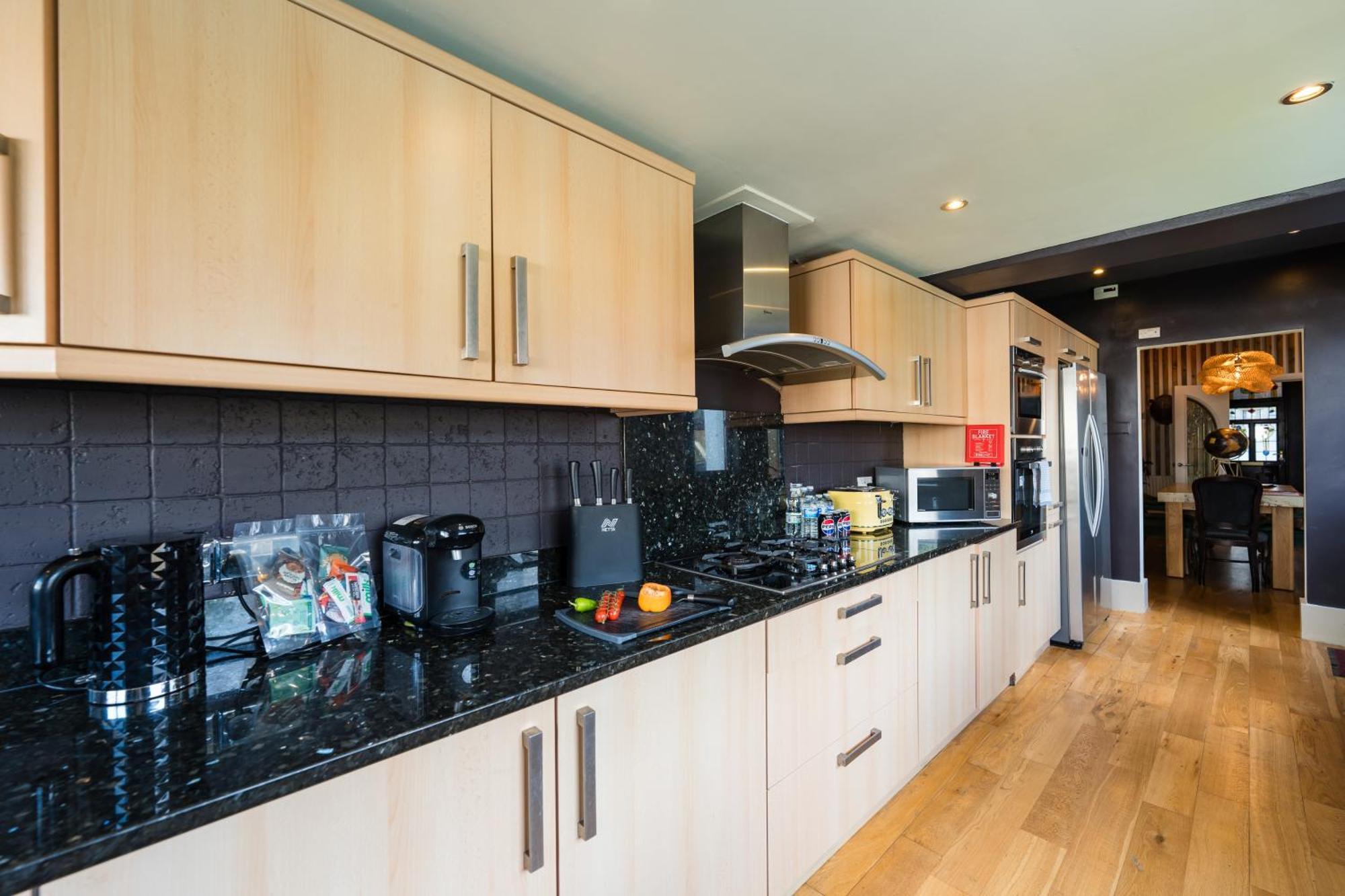 City Retreat, Spacious 4 Bed House, Games Room, Parking, Hot Tub & Bbq 卡迪夫 外观 照片