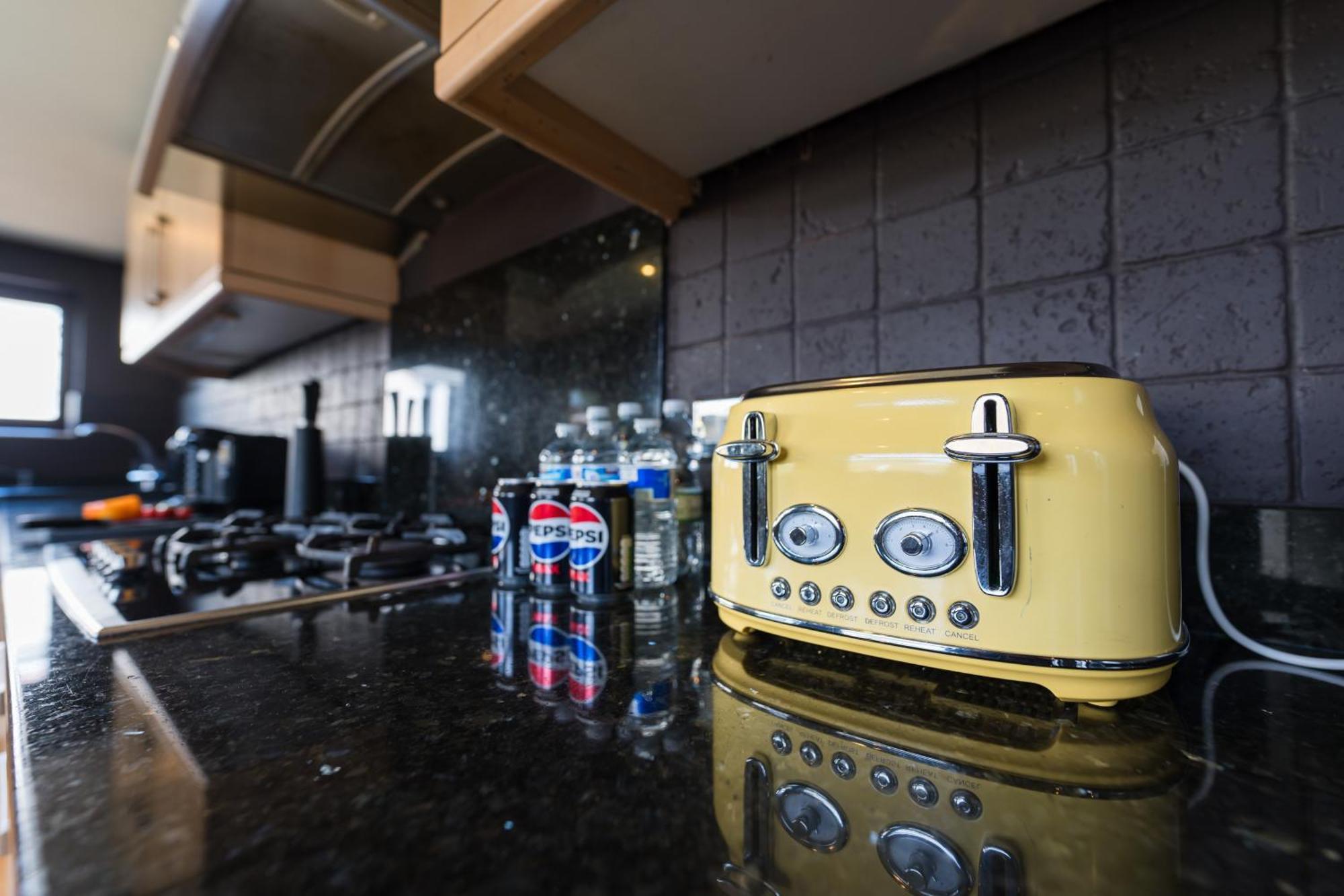 City Retreat, Spacious 4 Bed House, Games Room, Parking, Hot Tub & Bbq 卡迪夫 外观 照片