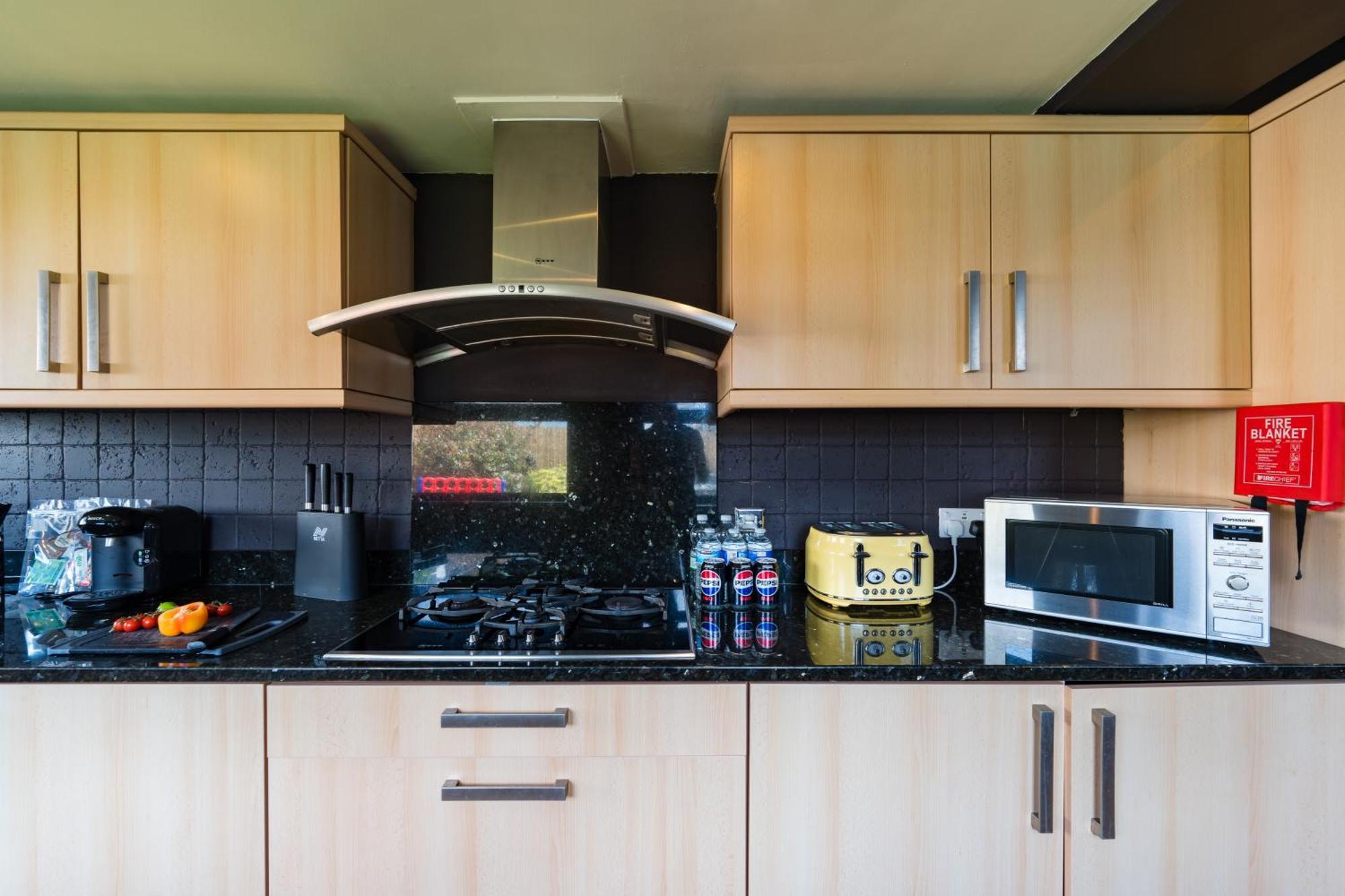 City Retreat, Spacious 4 Bed House, Games Room, Parking, Hot Tub & Bbq 卡迪夫 外观 照片