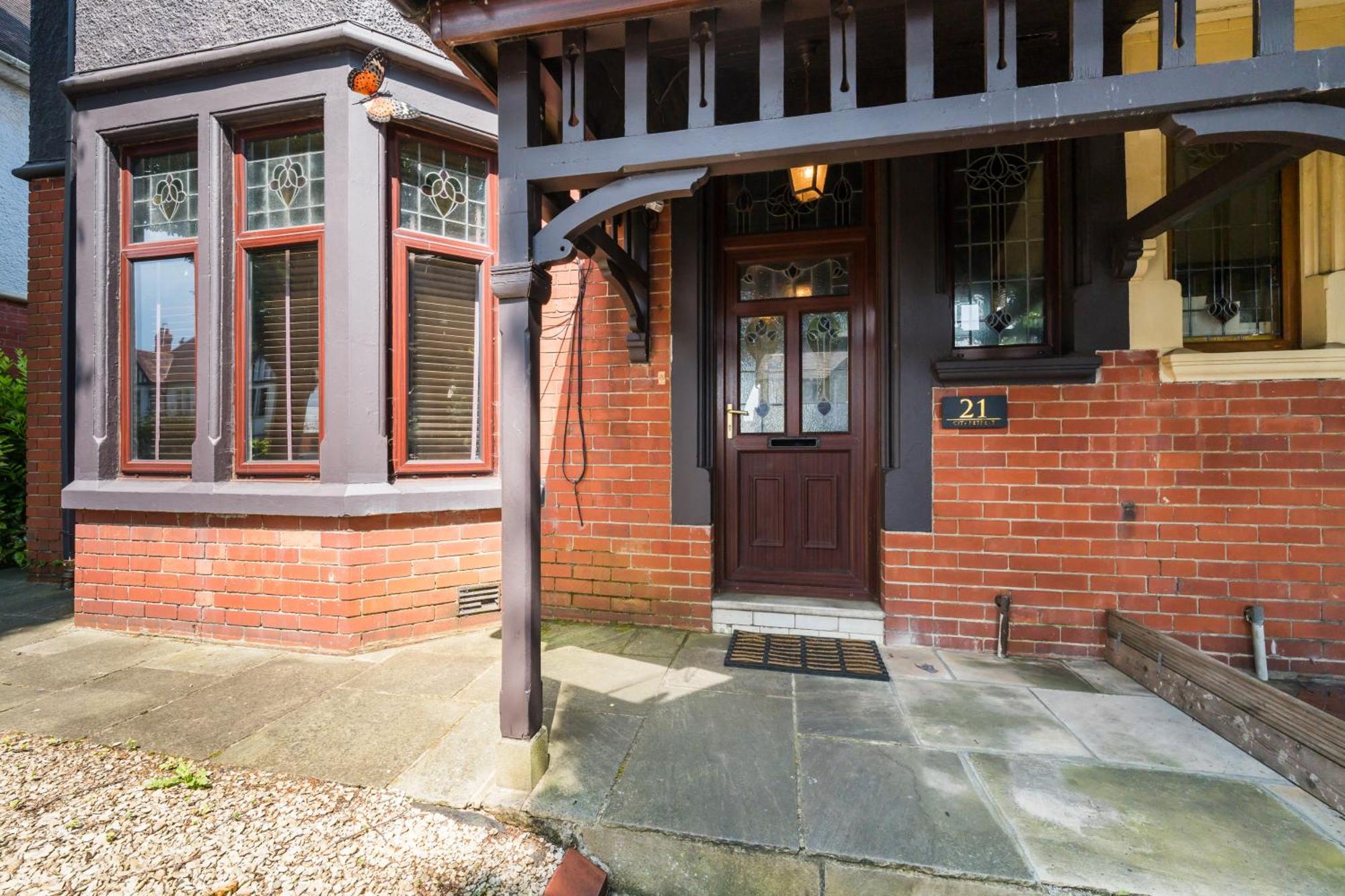 City Retreat, Spacious 4 Bed House, Games Room, Parking, Hot Tub & Bbq 卡迪夫 外观 照片