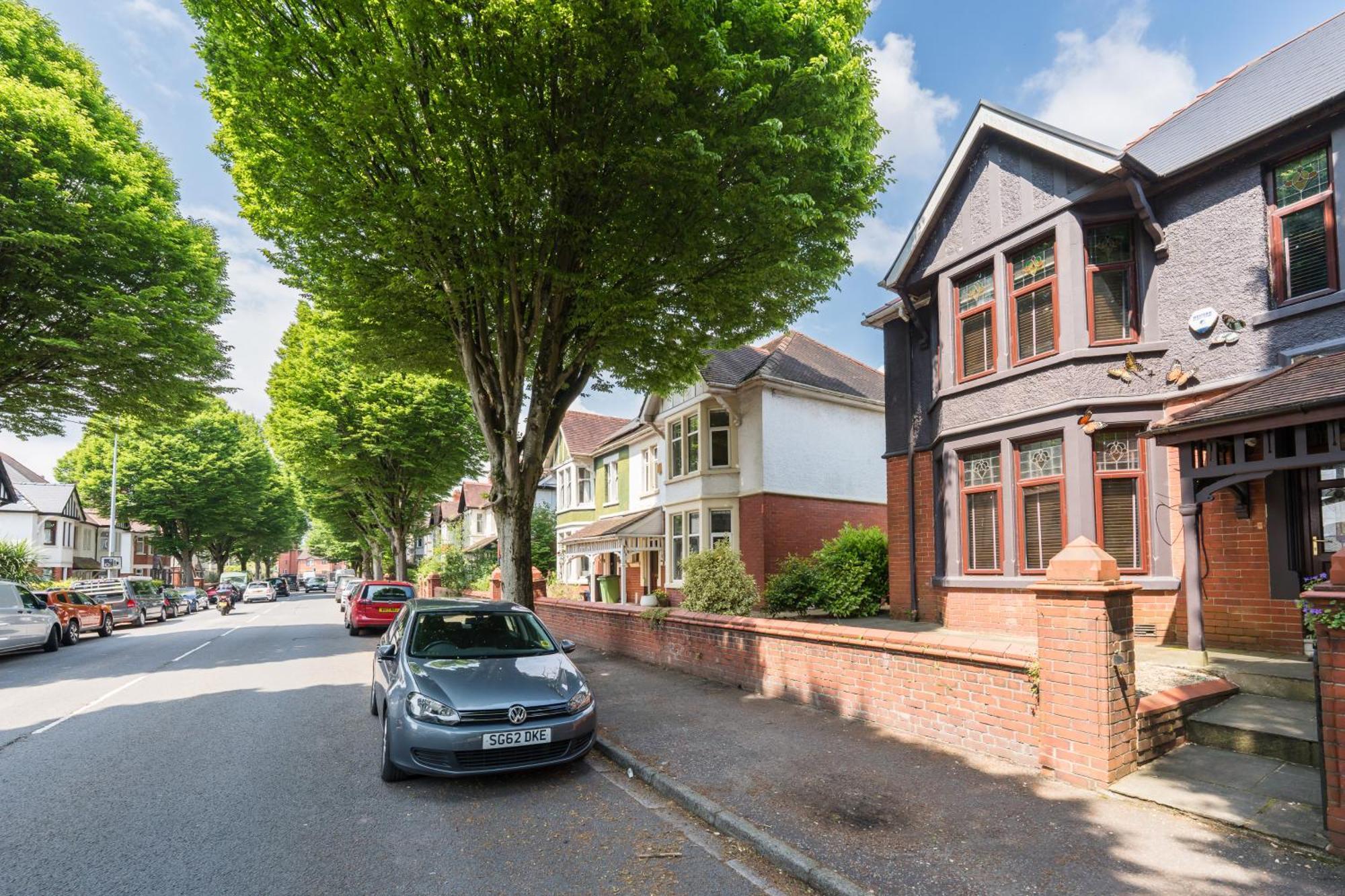 City Retreat, Spacious 4 Bed House, Games Room, Parking, Hot Tub & Bbq 卡迪夫 外观 照片